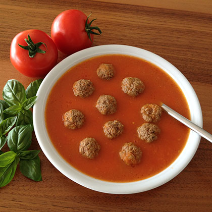 Tomato soup with small meatballs