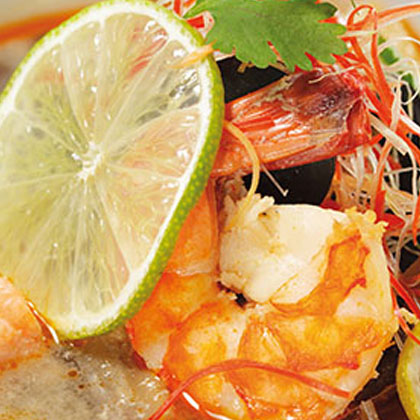 Tom yam kung (Thai prawn soup)