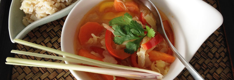 asiatische-weisskohlsuppe-mit-poulet-oder-tofu