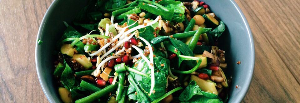 power-spinatsalat-mit-champignons-zucchini-und-gruenen-bohnen