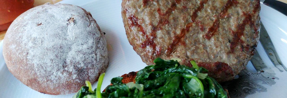 burger-mit-proteinbroetli-und-hausgemachter-salsa